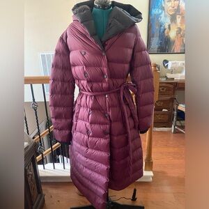 SOIA + KOA burgundy light weight puffer coat size large